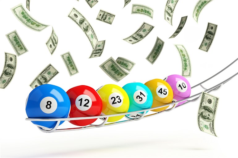 dinheiro e bolas da loteria